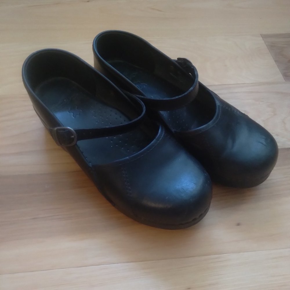 Dansko Leather Mary Janr Clogs 39